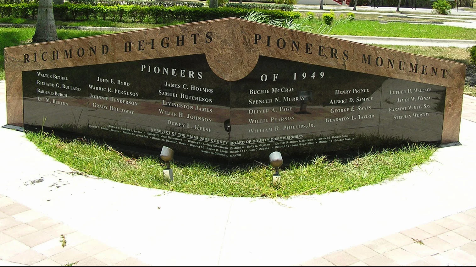 RH pioneers monument BACK